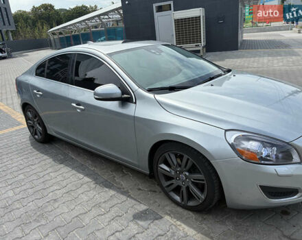 Серый Вольво С60, объемом двигателя 2.95 л и пробегом 223 тыс. км за 10800 $, фото 1 на Automoto.ua