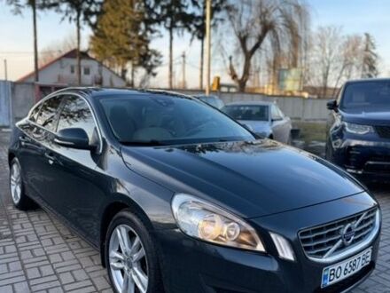 Серый Вольво С60, объемом двигателя 1.98 л и пробегом 264 тыс. км за 9999 $, фото 1 на Automoto.ua
