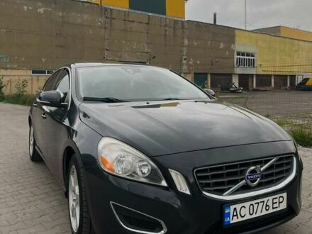 Серый Вольво С60, объемом двигателя 2.5 л и пробегом 213 тыс. км за 11000 $, фото 1 на Automoto.ua