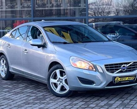 Серый Вольво С60, объемом двигателя 2.5 л и пробегом 208 тыс. км за 9700 $, фото 1 на Automoto.ua