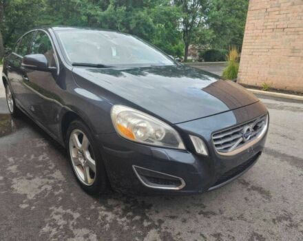 Сірий Вольво С60, об'ємом двигуна 2.5 л та пробігом 85 тис. км за 1300 $, фото 1 на Automoto.ua