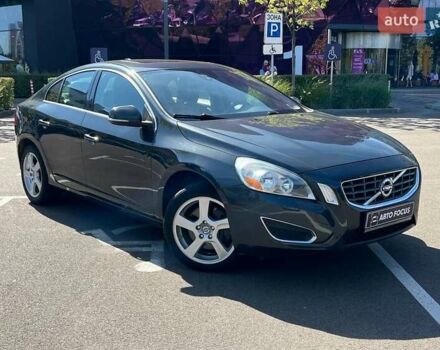 Серый Вольво С60, объемом двигателя 2.5 л и пробегом 208 тыс. км за 10490 $, фото 1 на Automoto.ua
