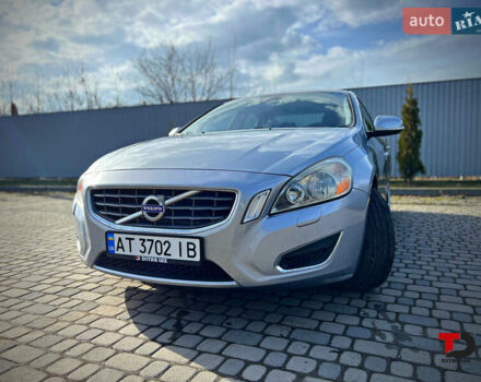 Серый Вольво С60, объемом двигателя 2.5 л и пробегом 222 тыс. км за 9900 $, фото 1 на Automoto.ua