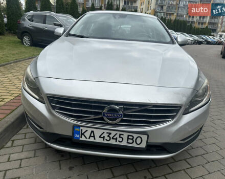 Серый Вольво С60, объемом двигателя 2.5 л и пробегом 195 тыс. км за 8800 $, фото 1 на Automoto.ua