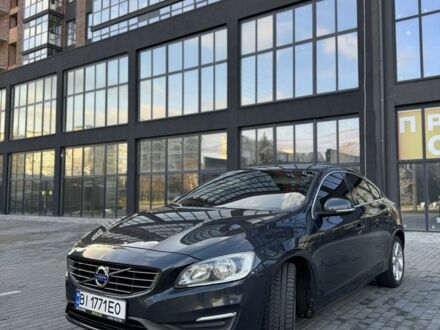 Серый Вольво С60, объемом двигателя 1.6 л и пробегом 249 тыс. км за 13000 $, фото 1 на Automoto.ua