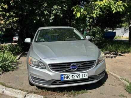 Вольво С60 2015 в Ровно на Automoto.ua Серый Вольво С60, объемом двигателя 2.5 л и пробегом 167 тыс. км за 11000 $, фото 1 на Automoto.ua