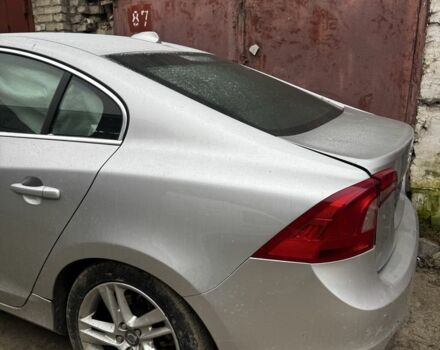 Серый Вольво С60, объемом двигателя 2 л и пробегом 170 тыс. км за 3700 $, фото 1 на Automoto.ua