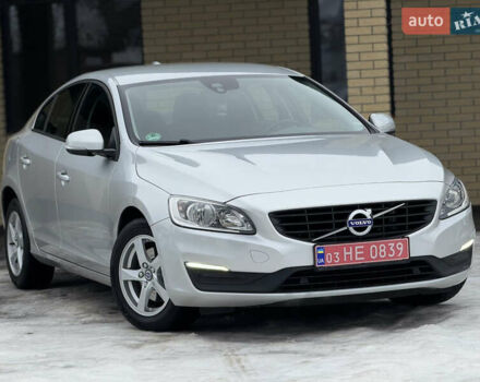 Серый Вольво С60, объемом двигателя 2 л и пробегом 183 тыс. км за 14400 $, фото 1 на Automoto.ua