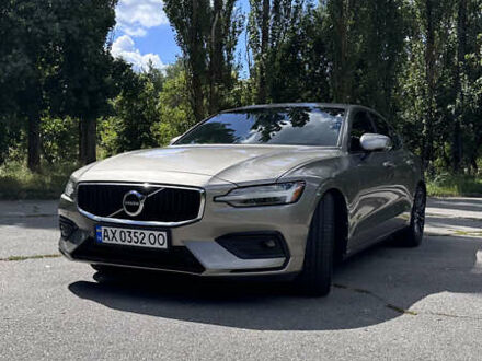 Вольво С60 2020 в Киеве на Automoto.ua Серый Вольво С60, объемом двигателя 1.97 л и пробегом 120 тыс. км за 26500 $, фото 1 на Automoto.ua