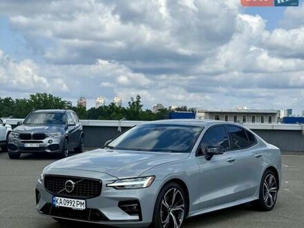 Вольво С60 2023 в Киеве на Automoto.ua Серый Вольво С60, объемом двигателя 1.97 л и пробегом 9 тыс. км за 33500 $, фото 1 на Automoto.ua