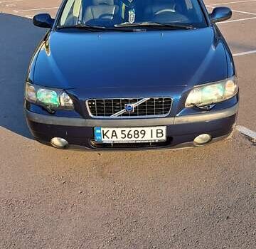 Синий Вольво С60, объемом двигателя 2.4 л и пробегом 354 тыс. км за 5500 $, фото 1 на Automoto.ua