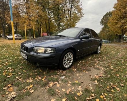 Синий Вольво С60, объемом двигателя 2.4 л и пробегом 315 тыс. км за 3900 $, фото 1 на Automoto.ua