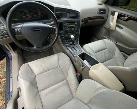 Синий Вольво С60, объемом двигателя 2.4 л и пробегом 315 тыс. км за 3900 $, фото 9 на Automoto.ua