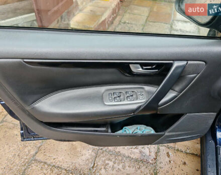 Синий Вольво С60, объемом двигателя 2.4 л и пробегом 350 тыс. км за 4800 $, фото 18 на Automoto.ua