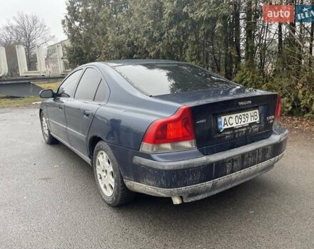 Синий Вольво С60, объемом двигателя 2.4 л и пробегом 310 тыс. км за 4500 $, фото 1 на Automoto.ua