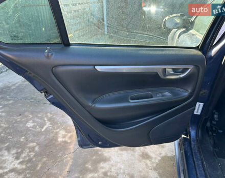 Синий Вольво С60, объемом двигателя 2.4 л и пробегом 350 тыс. км за 4800 $, фото 8 на Automoto.ua