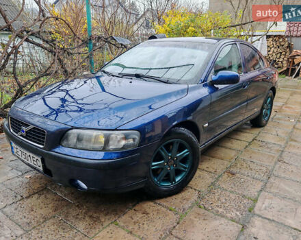 Синий Вольво С60, объемом двигателя 2.4 л и пробегом 350 тыс. км за 4800 $, фото 1 на Automoto.ua