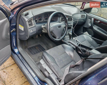 Синий Вольво С60, объемом двигателя 2.4 л и пробегом 350 тыс. км за 4800 $, фото 5 на Automoto.ua