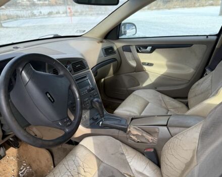 Синий Вольво С60, объемом двигателя 2.4 л и пробегом 300 тыс. км за 1950 $, фото 5 на Automoto.ua