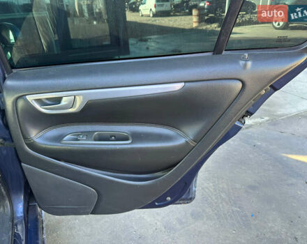 Синий Вольво С60, объемом двигателя 2.4 л и пробегом 350 тыс. км за 4800 $, фото 7 на Automoto.ua