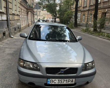 Синий Вольво С60, объемом двигателя 2.4 л и пробегом 300 тыс. км за 4500 $, фото 3 на Automoto.ua