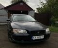 Синий Вольво С60, объемом двигателя 2.4 л и пробегом 330 тыс. км за 5200 $, фото 1 на Automoto.ua