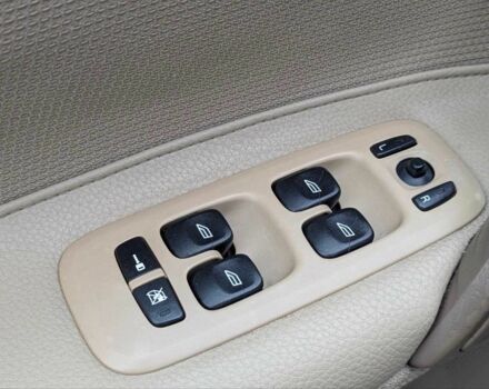 Синий Вольво С60, объемом двигателя 2.4 л и пробегом 323 тыс. км за 5700 $, фото 10 на Automoto.ua