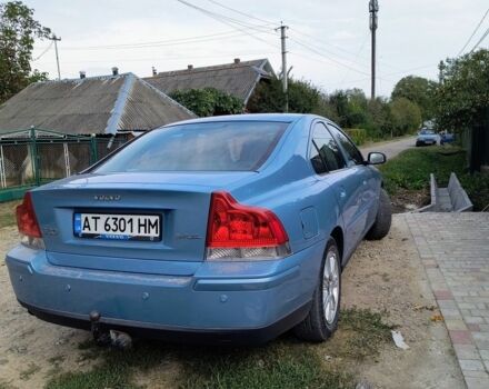 Синий Вольво С60, объемом двигателя 2.4 л и пробегом 250 тыс. км за 6500 $, фото 2 на Automoto.ua