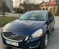 Синий Вольво С60, объемом двигателя 2.5 л и пробегом 229 тыс. км за 8100 $, фото 2 на Automoto.ua