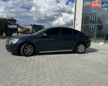 Синий Вольво С60, объемом двигателя 1.6 л и пробегом 250 тыс. км за 9000 $, фото 1 на Automoto.ua