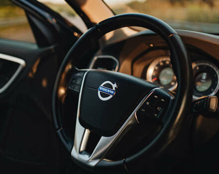 Вольво С60 2012 в Ровно на Automoto.ua Синий Вольво С60, объемом двигателя 2.5 л и пробегом 190 тыс. км за 10850 $, фото 13 на Automoto.ua