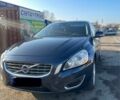 Синий Вольво С60, объемом двигателя 2.5 л и пробегом 215 тыс. км за 11200 $, фото 1 на Automoto.ua
