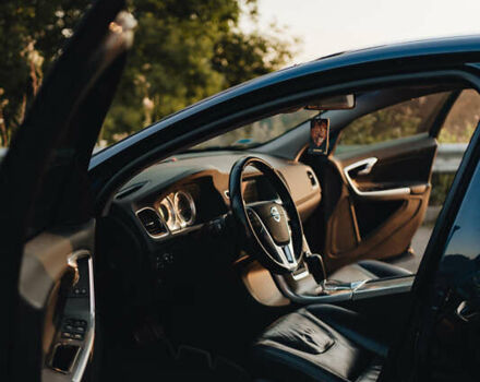 Вольво С60 2012 в Ровно на Automoto.ua Синий Вольво С60, объемом двигателя 2.5 л и пробегом 190 тыс. км за 10850 $, фото 20 на Automoto.ua