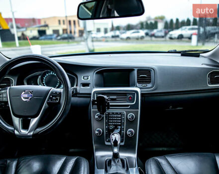 Синий Вольво С60, объемом двигателя 2.5 л и пробегом 269 тыс. км за 12400 $, фото 8 на Automoto.ua