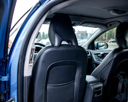 Синий Вольво С60, объемом двигателя 2.5 л и пробегом 269 тыс. км за 12400 $, фото 9 на Automoto.ua