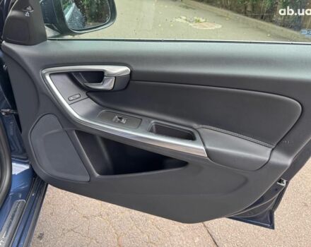 Синий Вольво С60, объемом двигателя 2 л и пробегом 118 тыс. км за 13990 $, фото 18 на Automoto.ua