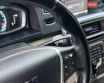 Синий Вольво С60, объемом двигателя 2.5 л и пробегом 206 тыс. км за 9990 $, фото 19 на Automoto.ua