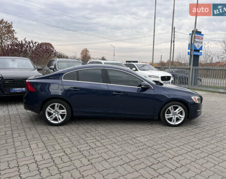 Синий Вольво С60, объемом двигателя 2.5 л и пробегом 206 тыс. км за 9990 $, фото 1 на Automoto.ua
