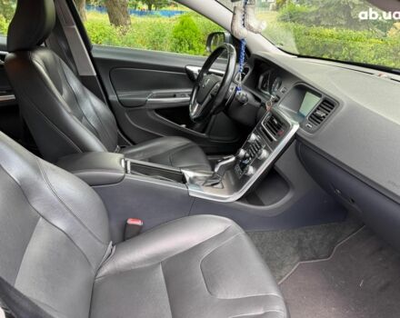 Синий Вольво С60, объемом двигателя 2 л и пробегом 118 тыс. км за 13990 $, фото 19 на Automoto.ua