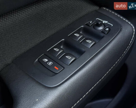 Синій Вольво С60, об'ємом двигуна 2 л та пробігом 58 тис. км за 31500 $, фото 28 на Automoto.ua