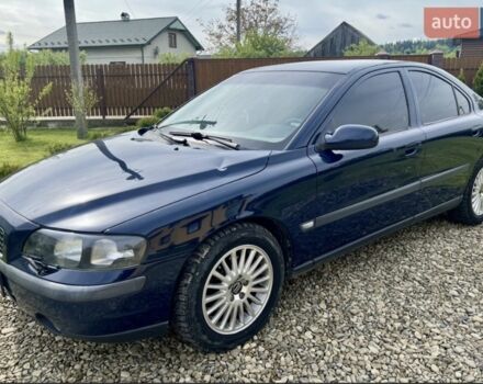 Синий Вольво С60, объемом двигателя 2.4 л и пробегом 390 тыс. км за 4500 $, фото 1 на Automoto.ua