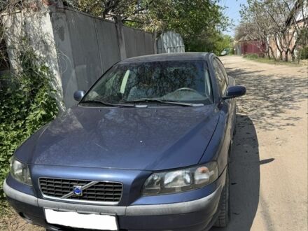 Синий Вольво С60, объемом двигателя 2.4 л и пробегом 305 тыс. км за 2600 $, фото 1 на Automoto.ua