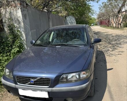 Синий Вольво С60, объемом двигателя 2.4 л и пробегом 305 тыс. км за 2600 $, фото 1 на Automoto.ua