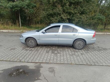 Синий Вольво С60, объемом двигателя 2 л и пробегом 260 тыс. км за 2300 $, фото 1 на Automoto.ua