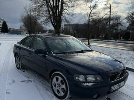 Синий Вольво С60, объемом двигателя 2.4 л и пробегом 300 тыс. км за 1950 $, фото 1 на Automoto.ua