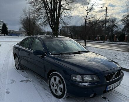 Синій Вольво С60, об'ємом двигуна 2.4 л та пробігом 300 тис. км за 1950 $, фото 1 на Automoto.ua