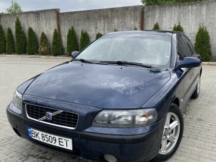 Синий Вольво С60, объемом двигателя 2.4 л и пробегом 390 тыс. км за 4500 $, фото 1 на Automoto.ua