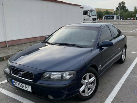Синий Вольво С60, объемом двигателя 2.4 л и пробегом 270 тыс. км за 3500 $, фото 1 на Automoto.ua