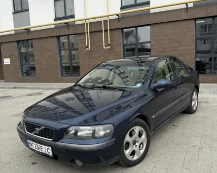 Синий Вольво С60, объемом двигателя 2.4 л и пробегом 330 тыс. км за 1850 $, фото 1 на Automoto.ua