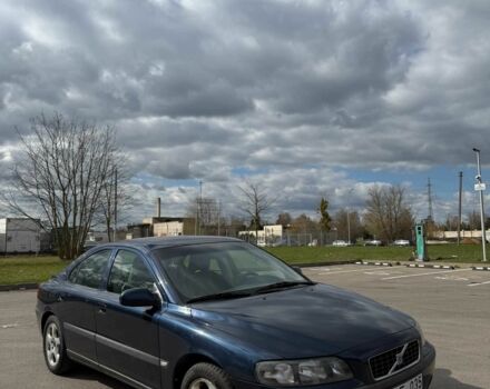 Синий Вольво С60, объемом двигателя 2.4 л и пробегом 380 тыс. км за 3450 $, фото 1 на Automoto.ua